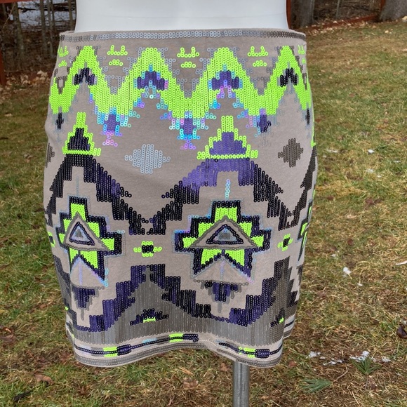 Express lined stretch neon yellow/color shift/black sequins on neutral skirt S - Picture 4 of 6